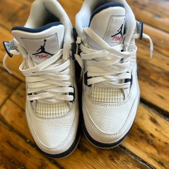 Size 5.5 Air Jordan 4 Retros, Amazing condition, Box, Barely worn. - Picture 3 of 8